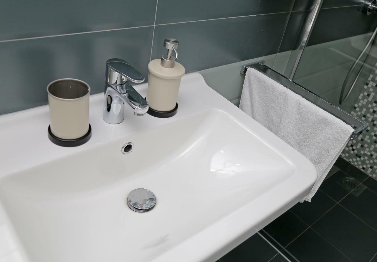 Апартаменти Abelia, Two Terraces, Hot Tub, Free Parking Дубровник Екстер'єр фото