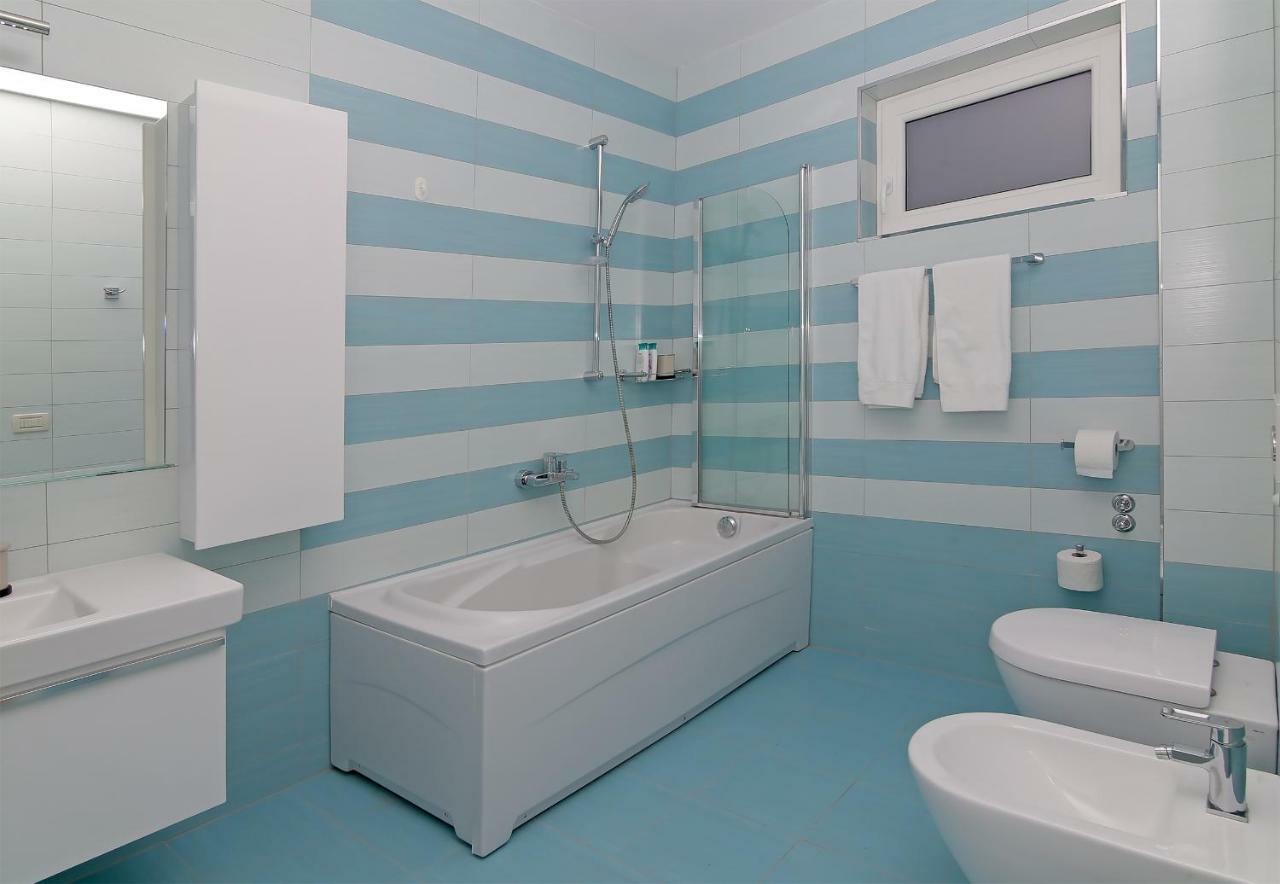 Апартаменти Abelia, Two Terraces, Hot Tub, Free Parking Дубровник Екстер'єр фото